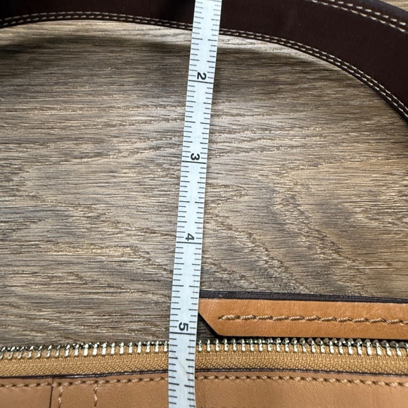 Vintage Coach Soho Tan Leather Hobo Shoulder Bag Zip Closure Pockets Designer - Picture 16 of 16